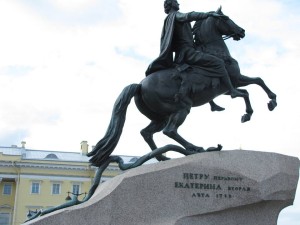 "The Bronze Horseman", a tribute to Peter the so-called Great (although "great" is not the word that springs to my mind when I contemplate someone who deliberately crushes the skull of an innocent and utterly undeserving reptile beneath the hooves of his horse).